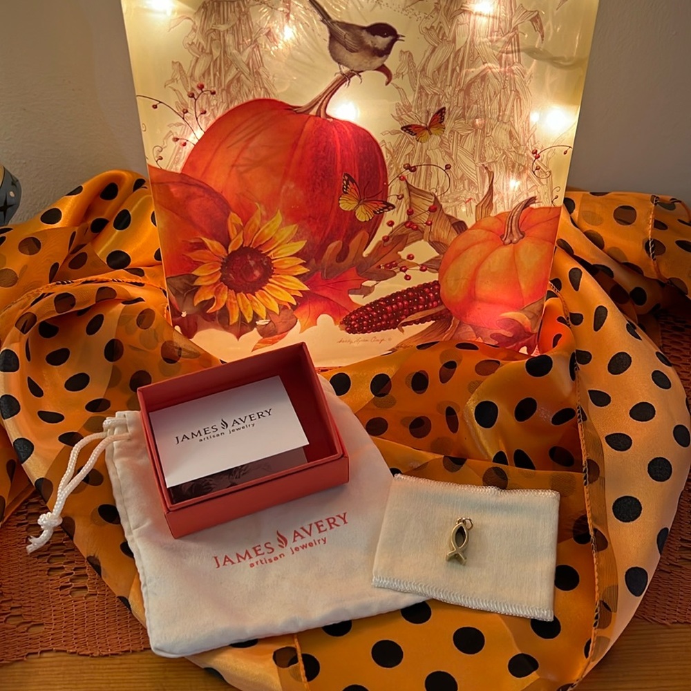 Beautiful solid 14k gold James Avery retired Icthus pendant/charm.